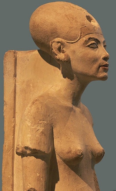 Nefertiti.400x659.jpg